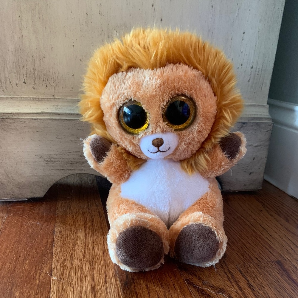 Supersoft fabric. Eye catching design. Suitable from birth.  6" Lion